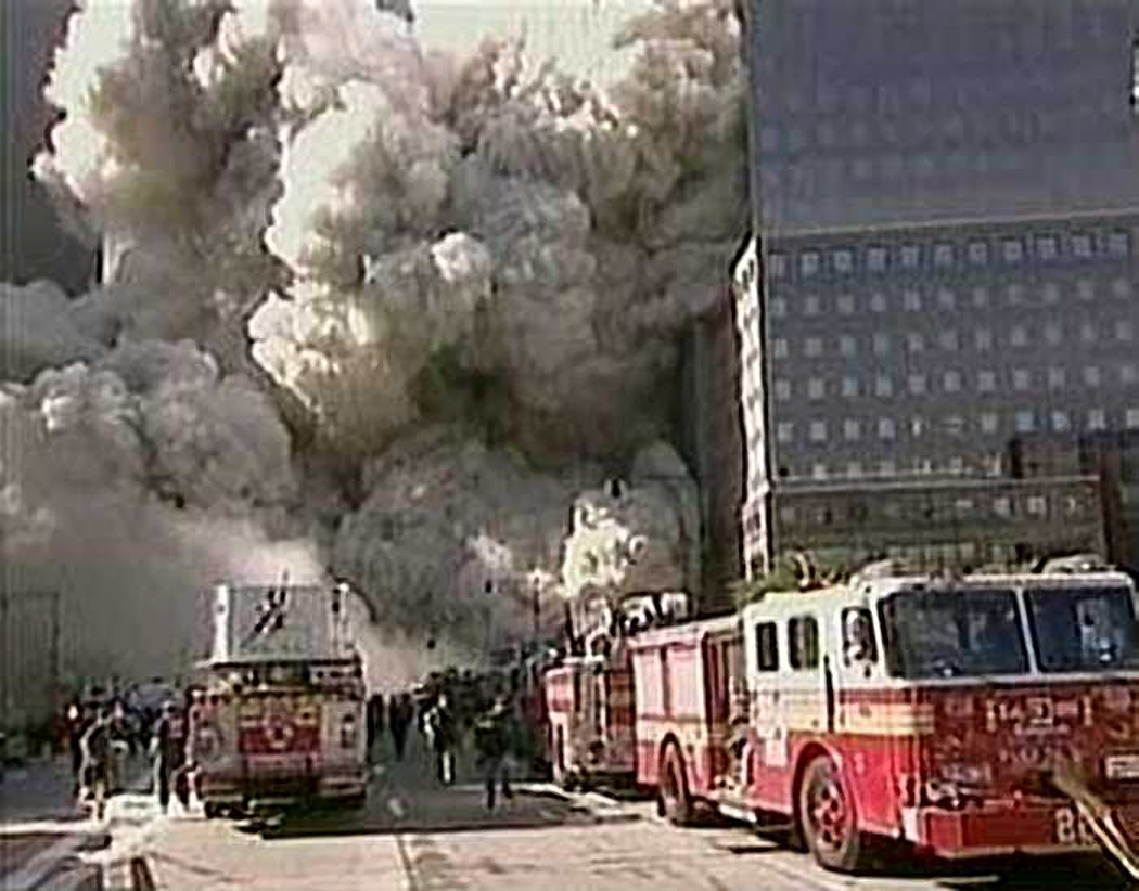 wtc_firemen_flee_cloud.jpg